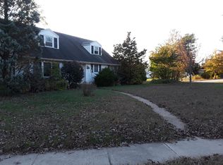 2101 Chestnut Hill Dr, Riverton, NJ 08077