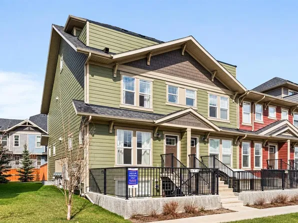 463 SW Cranbrook Sq SE, Calgary, AB T3M 3E3