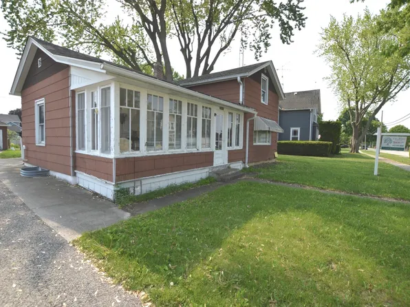 9910 Illinois St, Hebron, IL 60034
