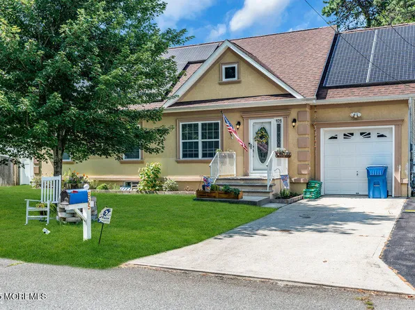 825 10th Avenue, Toms River, NJ 08757