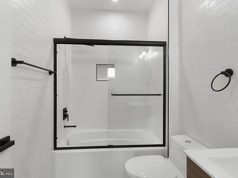 1343 Fitzwater St #302 — Photo 22