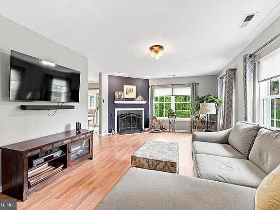 5th image of 136 Deerfield Ct #136