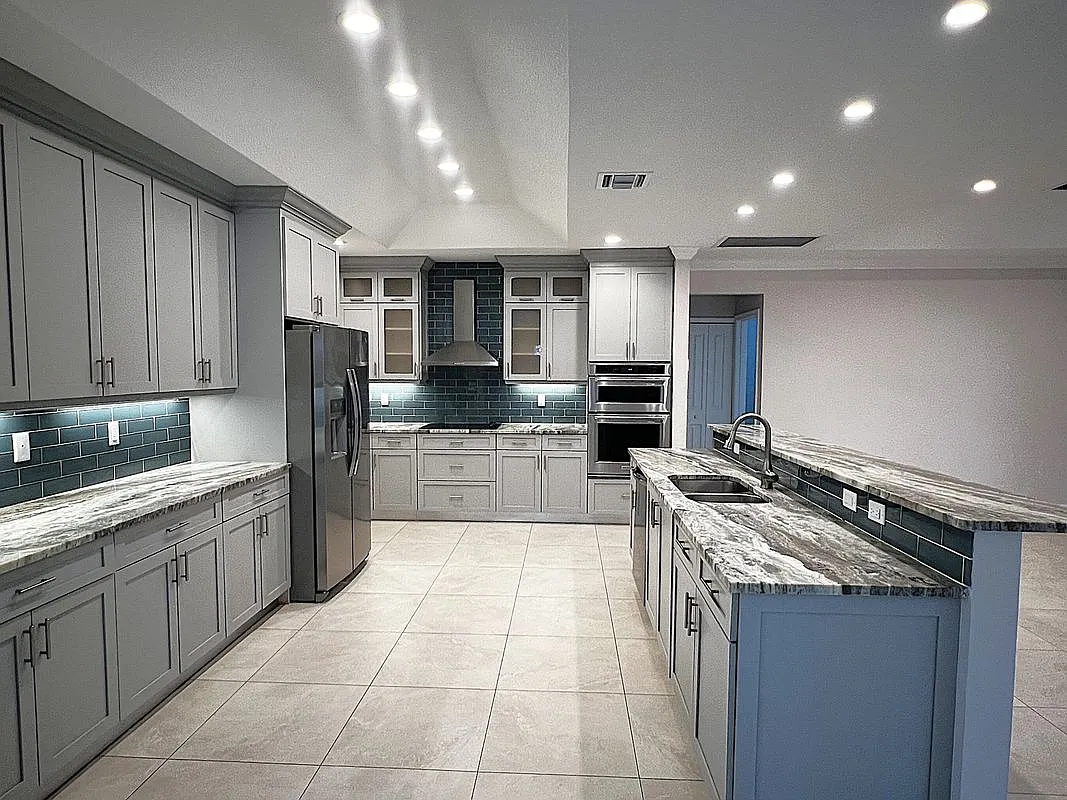 5 bed, 3.0 bath, 2850 sqft, $3,750 — Photo 2