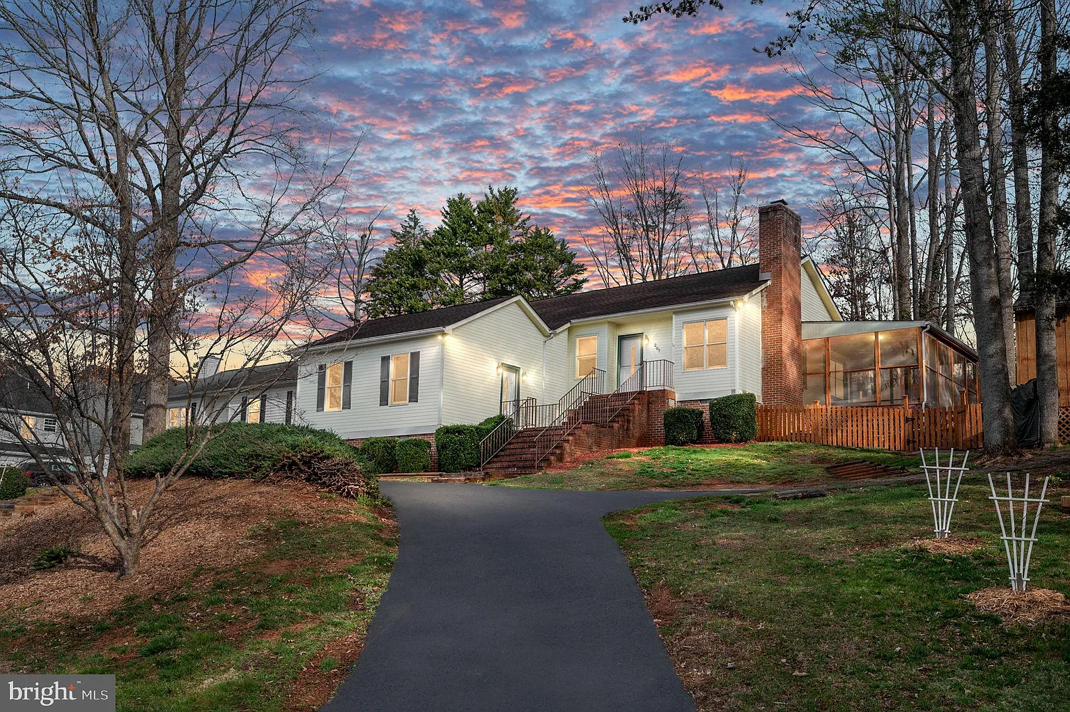 207 Saint Ives Rd photo 1