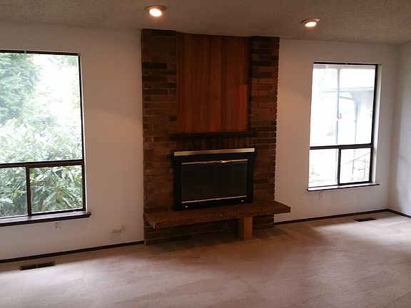 5th image of 15322 103rd Ave Ct E