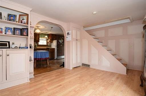 5th image of 32 Amesbury Ave