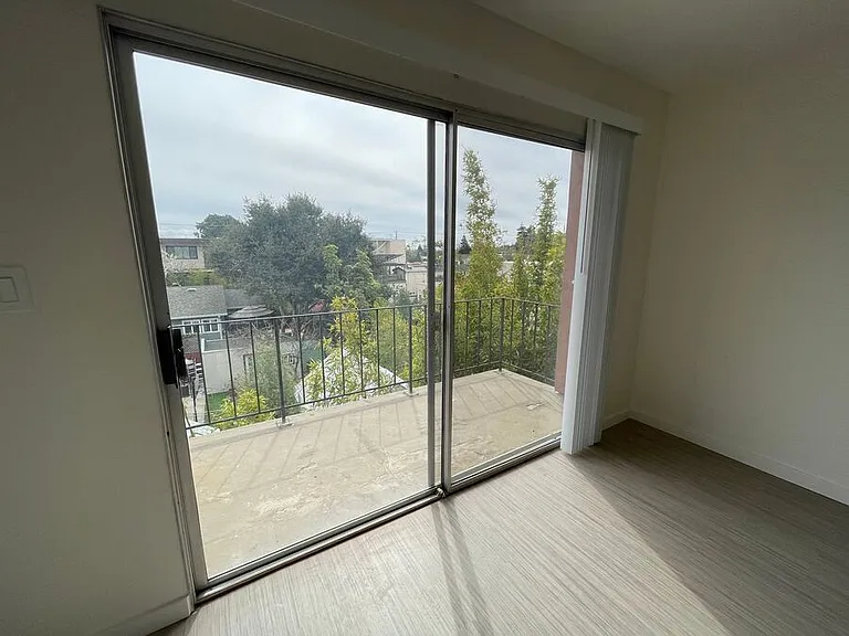 410 Evelyn Ave — Photo 8