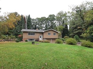 128 E Pine View Ct, Edgerton, WI 53534