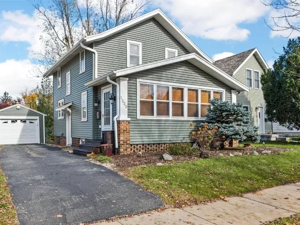 1320 Hinkley Ave NW, Cedar Rapids, IA 52405
