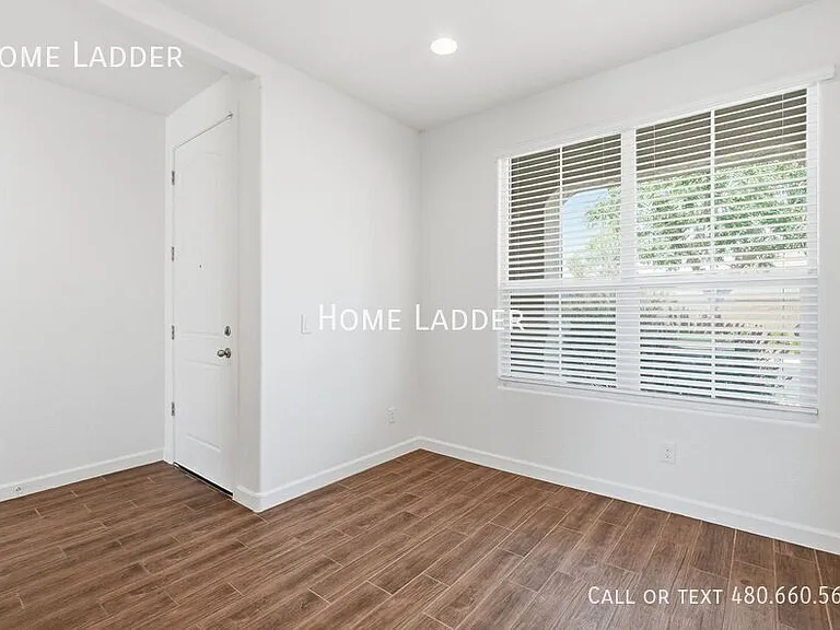 2713 N Camden Dr — Photo 21
