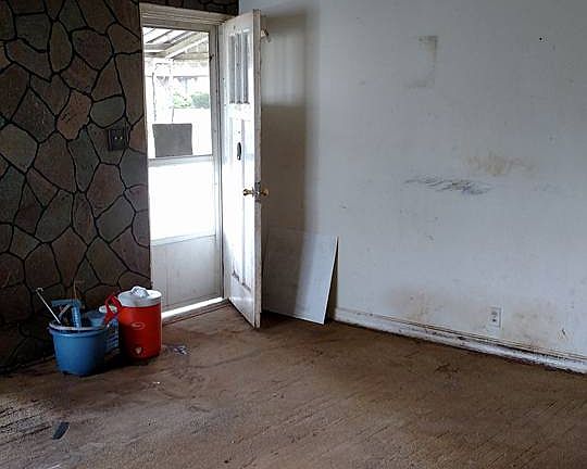 4th image of 1010 Neal St