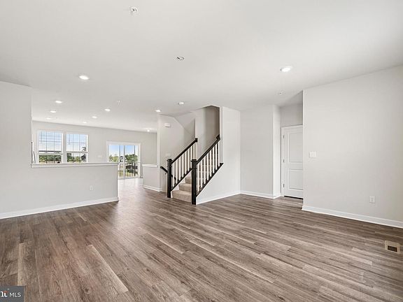 4th image of 226 Correri St