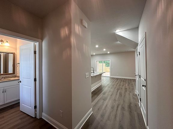 5th image of 735 Endswell Drive #4C