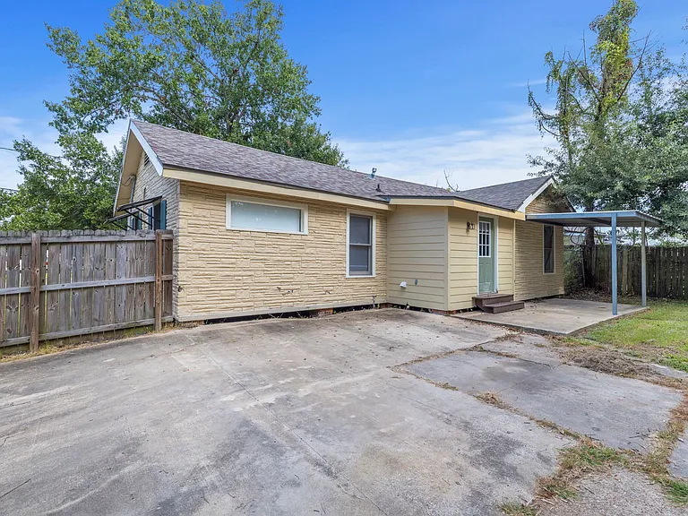 2907 Common St — Photo 2