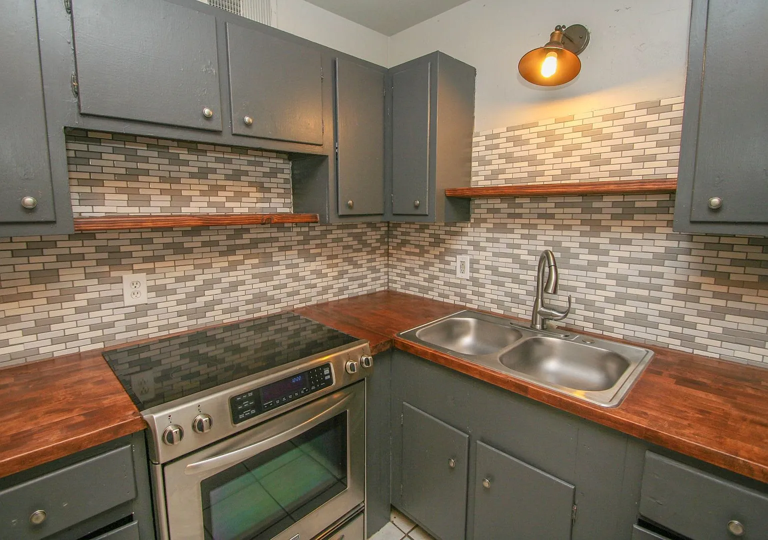 1310B N Irvington Ave — Photo 3