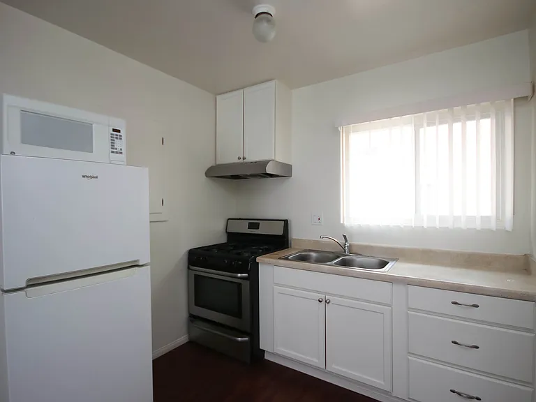132 N Allen Ave #7 — Photo 6