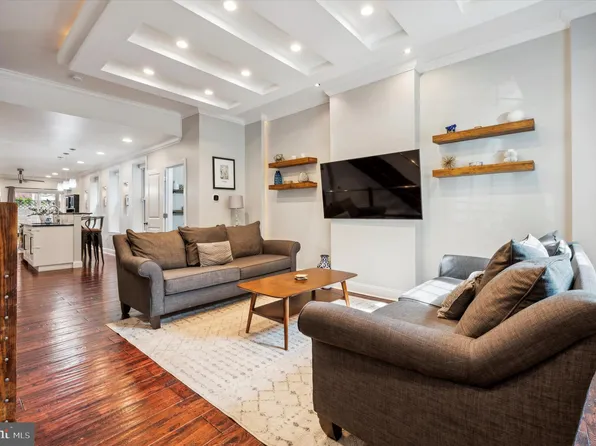 2453 Carpenter St, Philadelphia, PA 19146