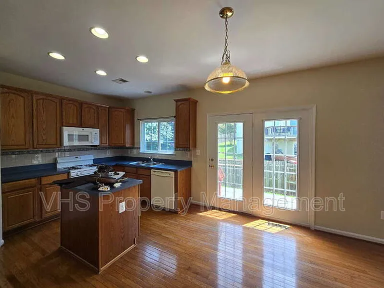 1929 Belle Ave — Photo 6