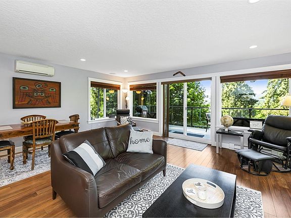 5th image of 10379 Arbutus Rd
