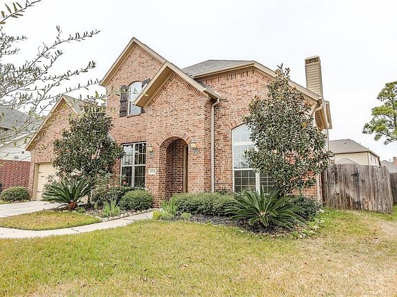 Nestled on a cul-de-sac lot. Minutes from all zoned schools & a great commuter location too!