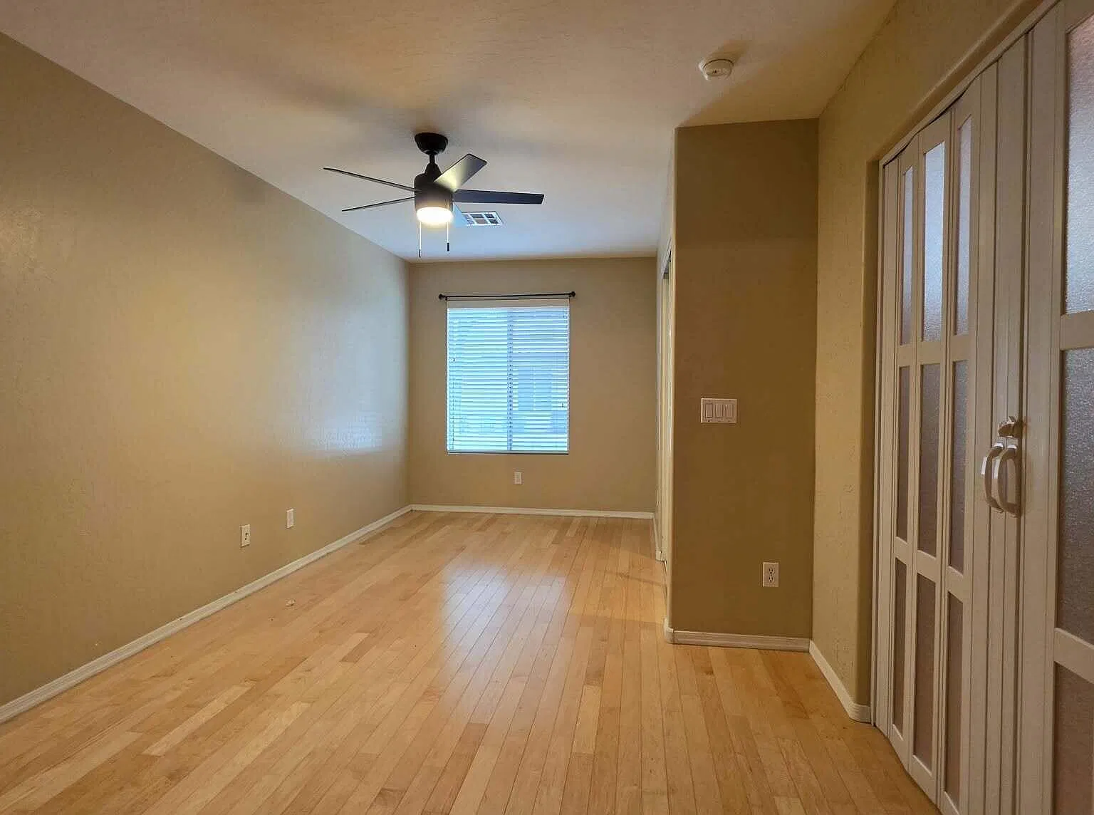 3 bed, 3.0 bath, 1572 sqft, $1,995 — Photo 3