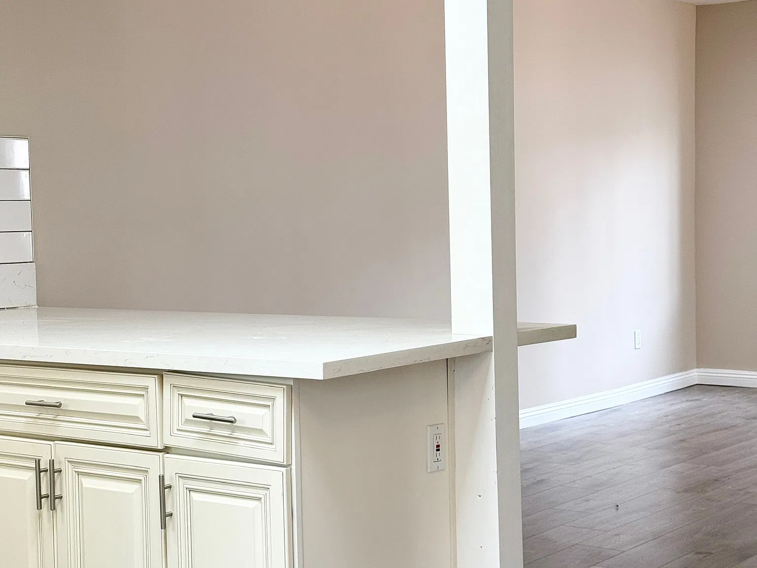 3 bed, 1100 sqft, $3,845 — Photo 2