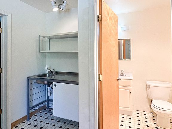 4th image of 27 Quinebaug Ave #2A