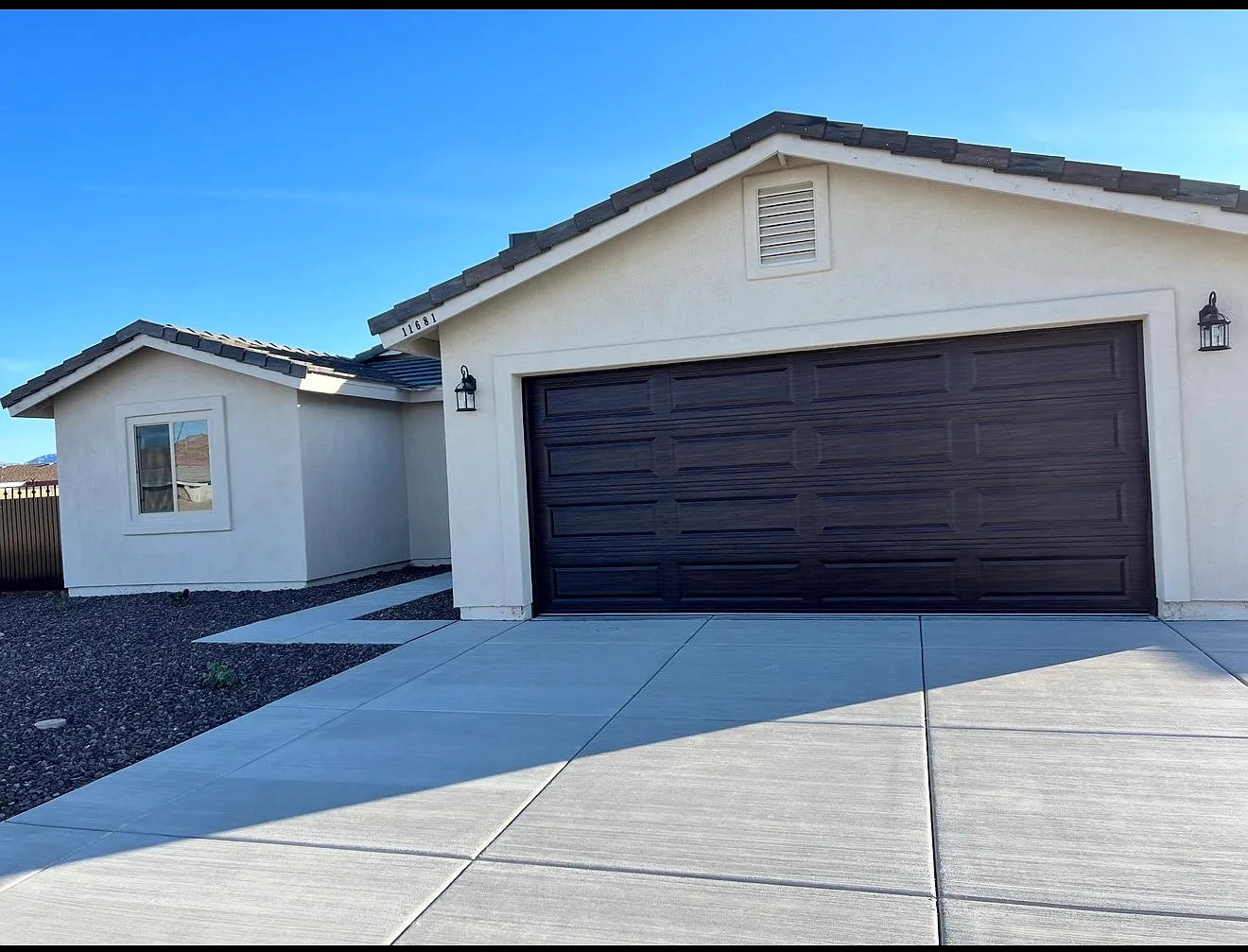 4 bed, 1759 sqft, $2,100 — Photo 1