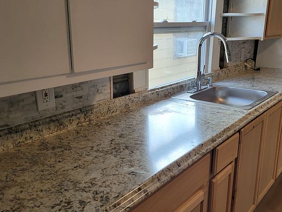 4th image of 51 Harriet Ave