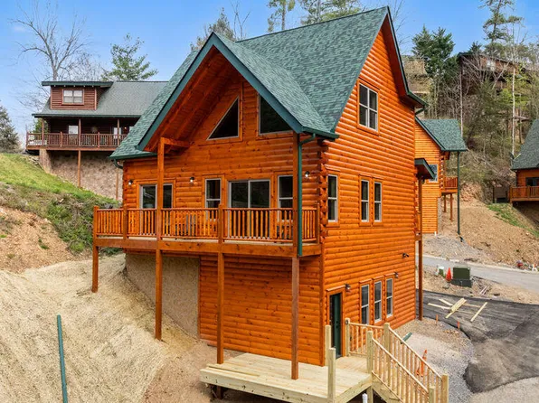 2104 Valley Creek Way, Sevierville, TN 37862