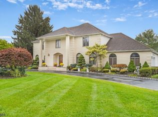 39 Winchester Dr, Scotch Plains, NJ 07076