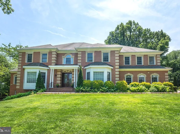 1107 Balls Hill Rd, McLean, VA 22101