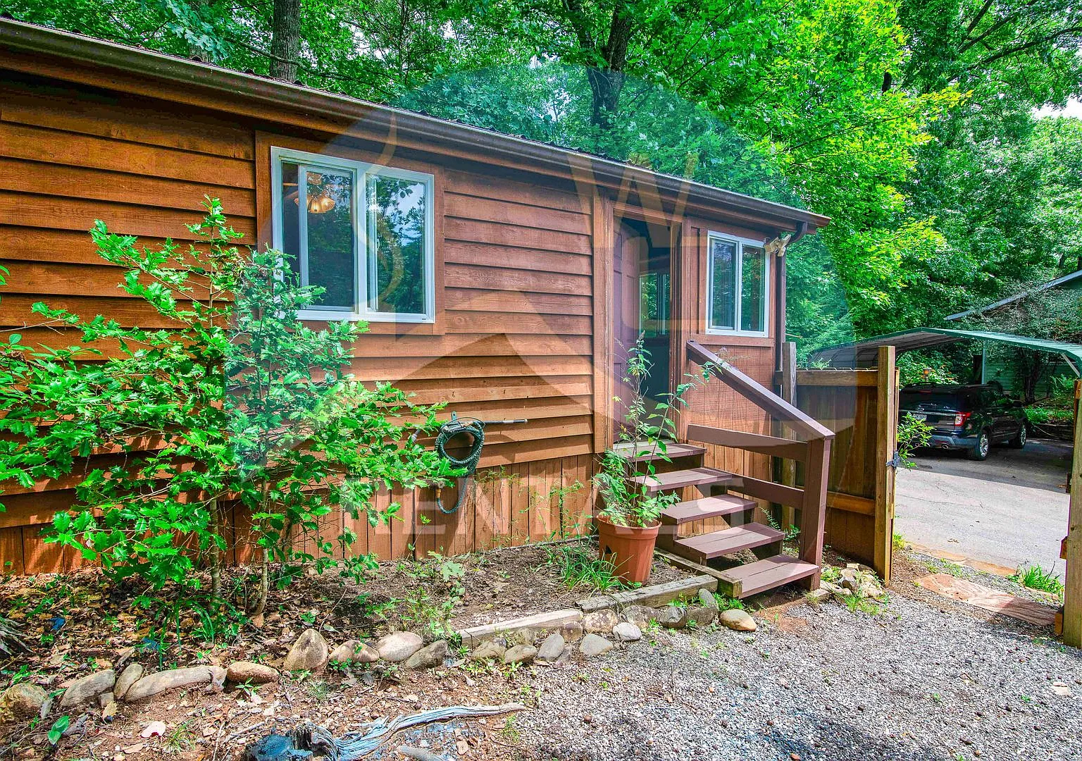 Mountain Retreat Tiny Home in Whittier NC in Iris Cove — Photo 3