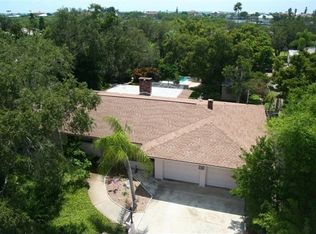 903 Bayshore Rd, Nokomis, FL 34275