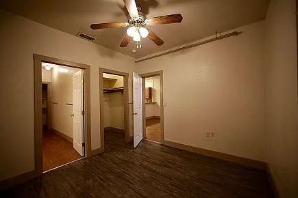 425 Schatzel St #P — Photo 22