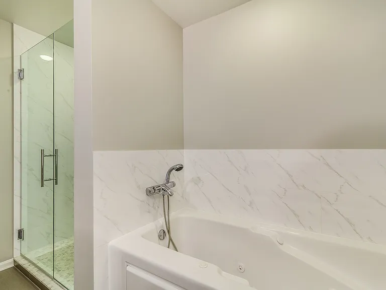 33 W Huron St #305 — Photo 16