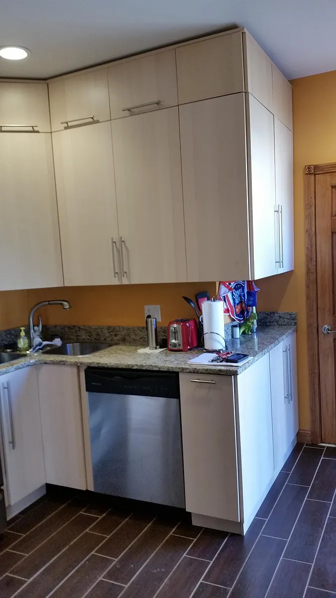 High ceiling with high cabinetry in kitchen - 27 Bridges St #1