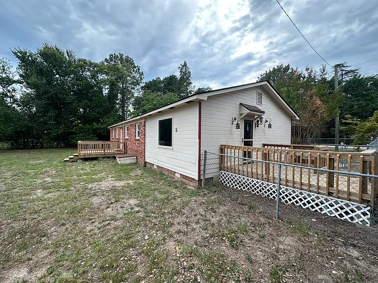 3257 Dorian Rd — Photo 4