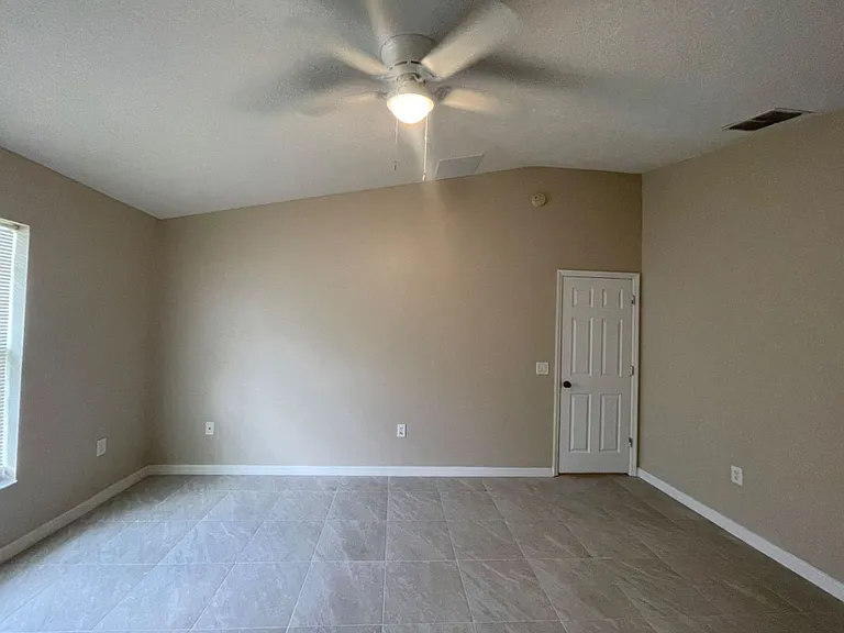 568 Finch Ct — Photo 7