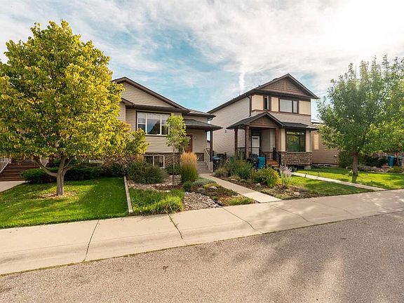 2nd image of 113 Mount Sundance Cres W