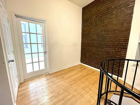 Rented by J PRESTON AND ASSOCIATES INC | media 9