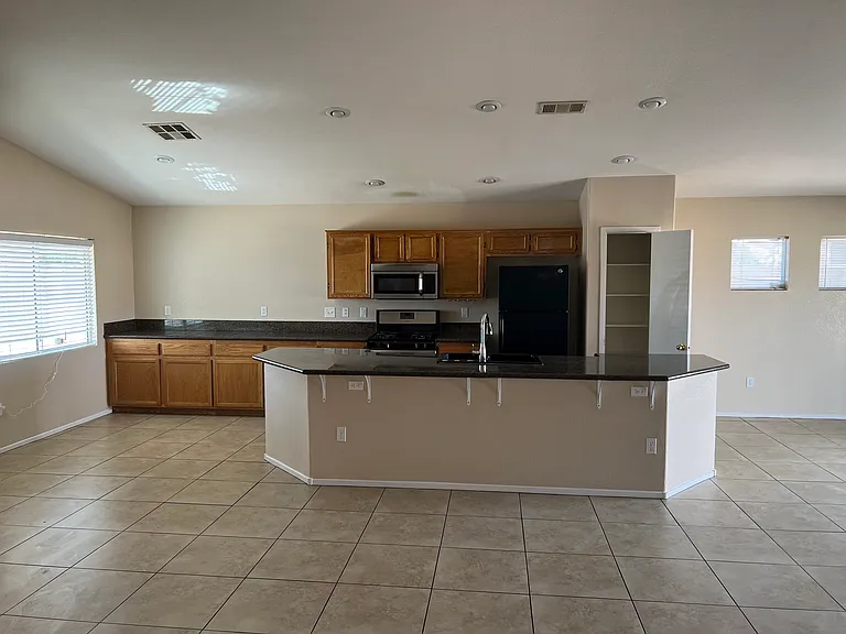 4740 Mountain Snow St — Photo 9