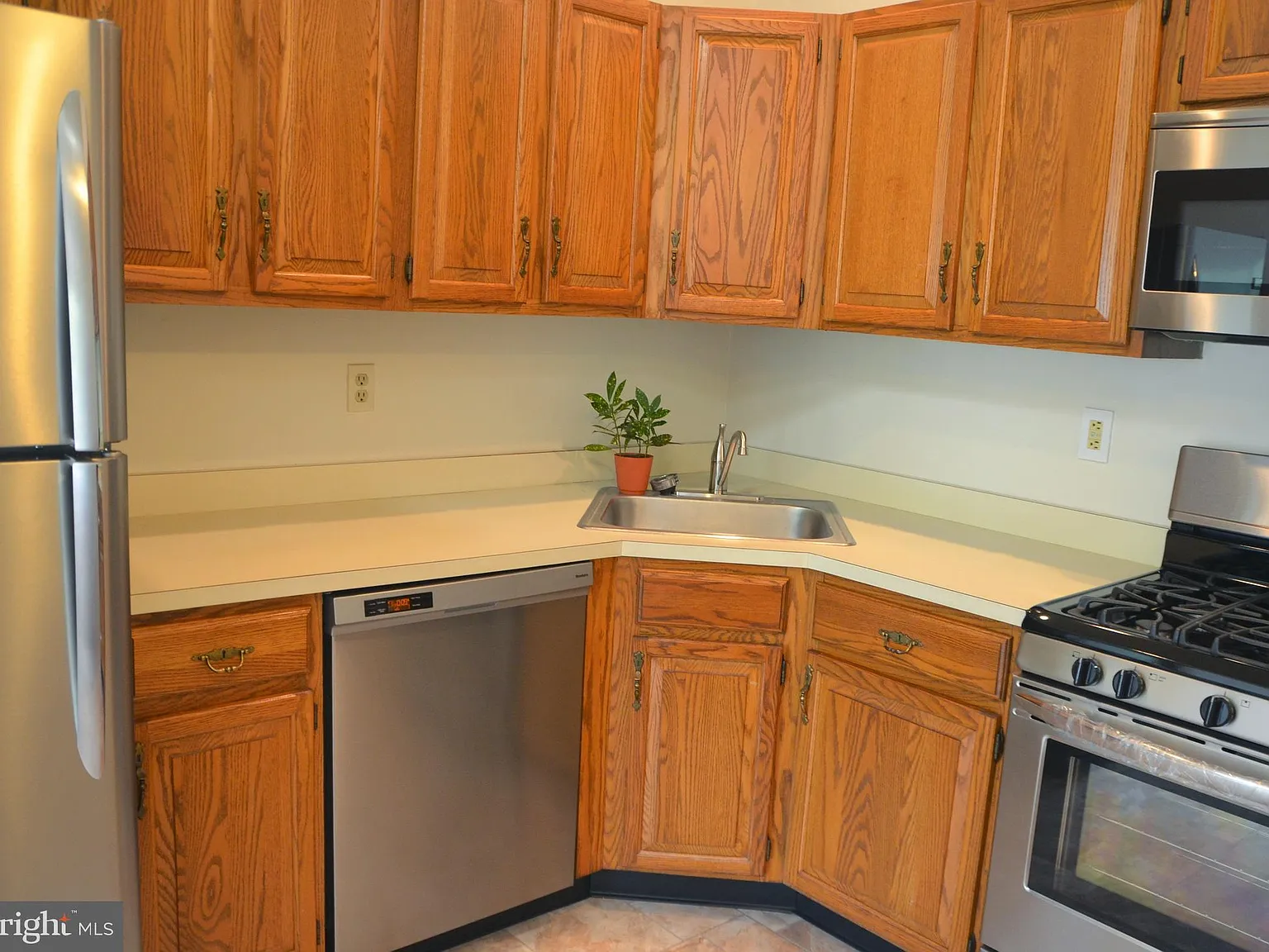 2 bed, 2.0 bath, 1100 sqft, $2,250 — Photo 4