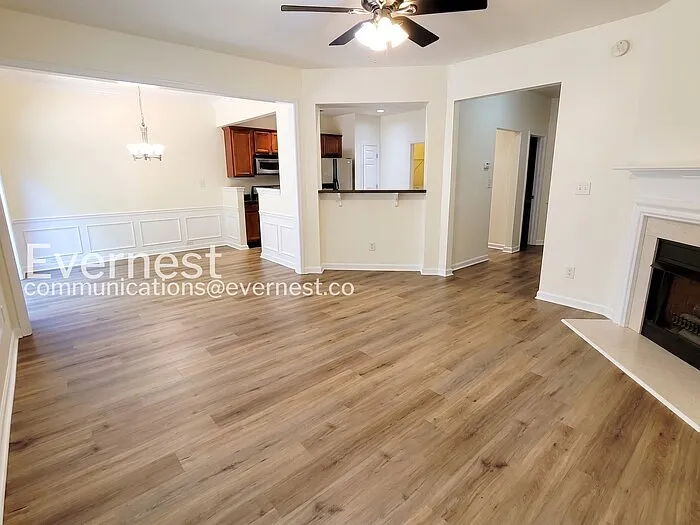 3 bed, 2.5 bath, 1900 sqft, $2,395 — Photo 4