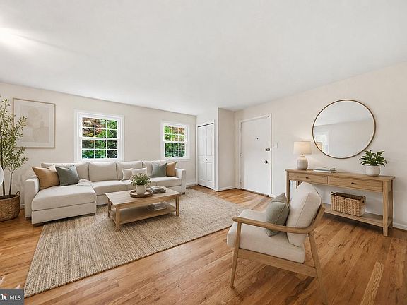 3rd image of 219 Queen Annes Ct