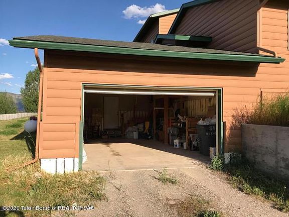 3rd image of 299 Hillview Dr