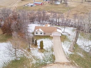 1068 Woodland Rd, Platteville, WI 53818