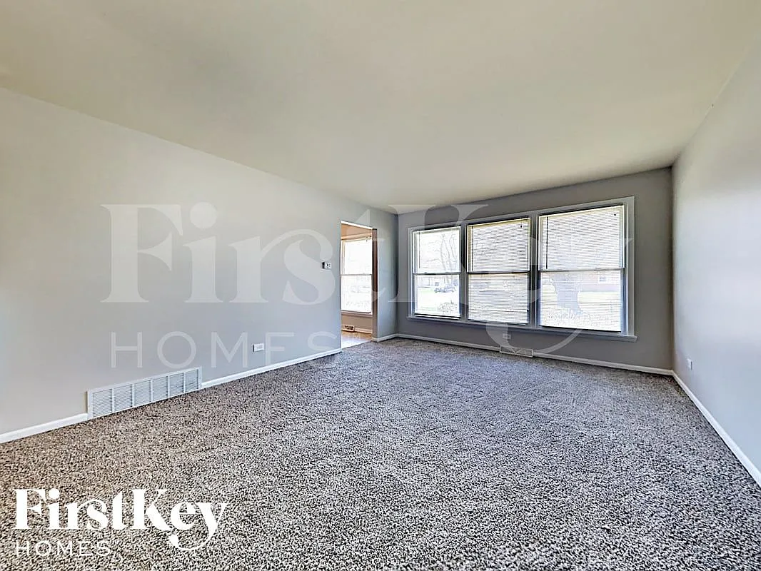 3 bed, 2.0 bath, 1360 sqft, $2,645 — Photo 3