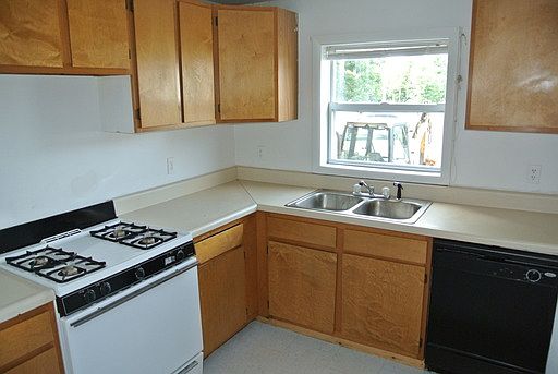 4th image of 211 Tompkins St APT 10