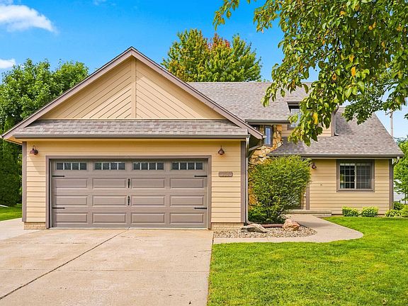 2nd image of 806 SE Richland Cir